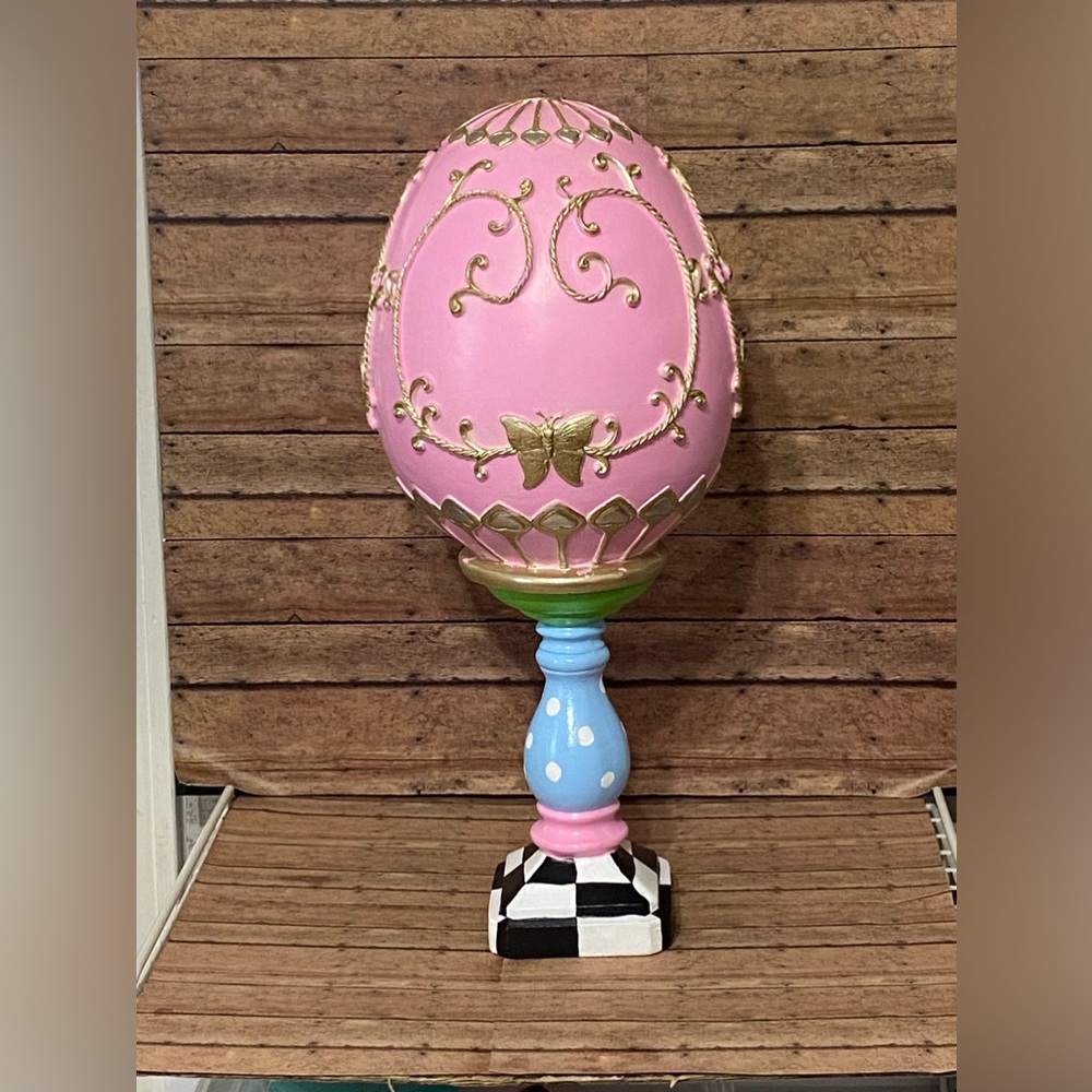 Easter Egg on pedestal